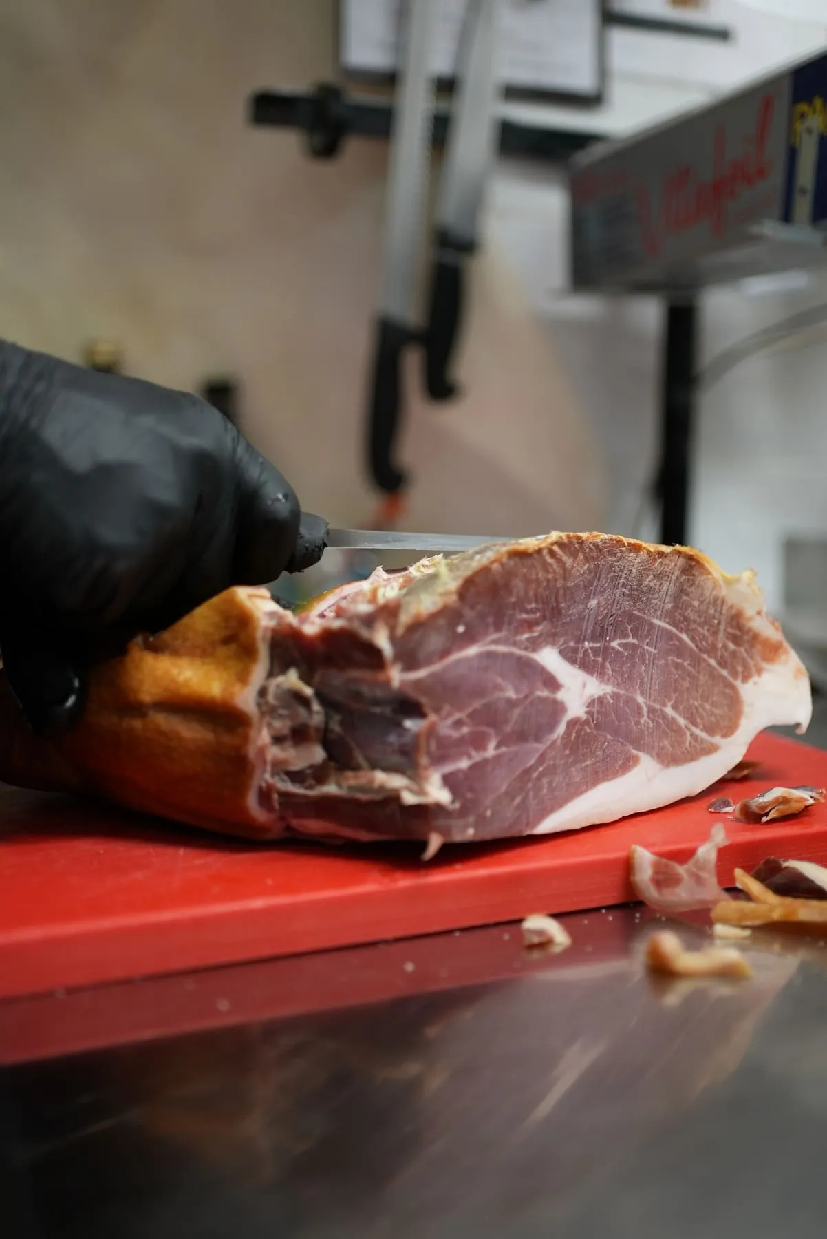 Il prosciutto affettato al momento