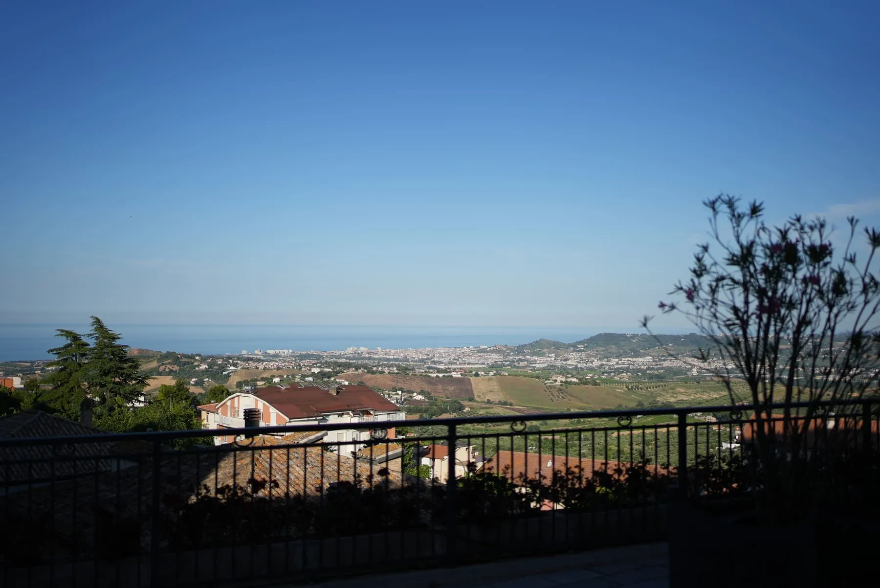 Il borgo di Città Sant'Angelo visto al tramonto